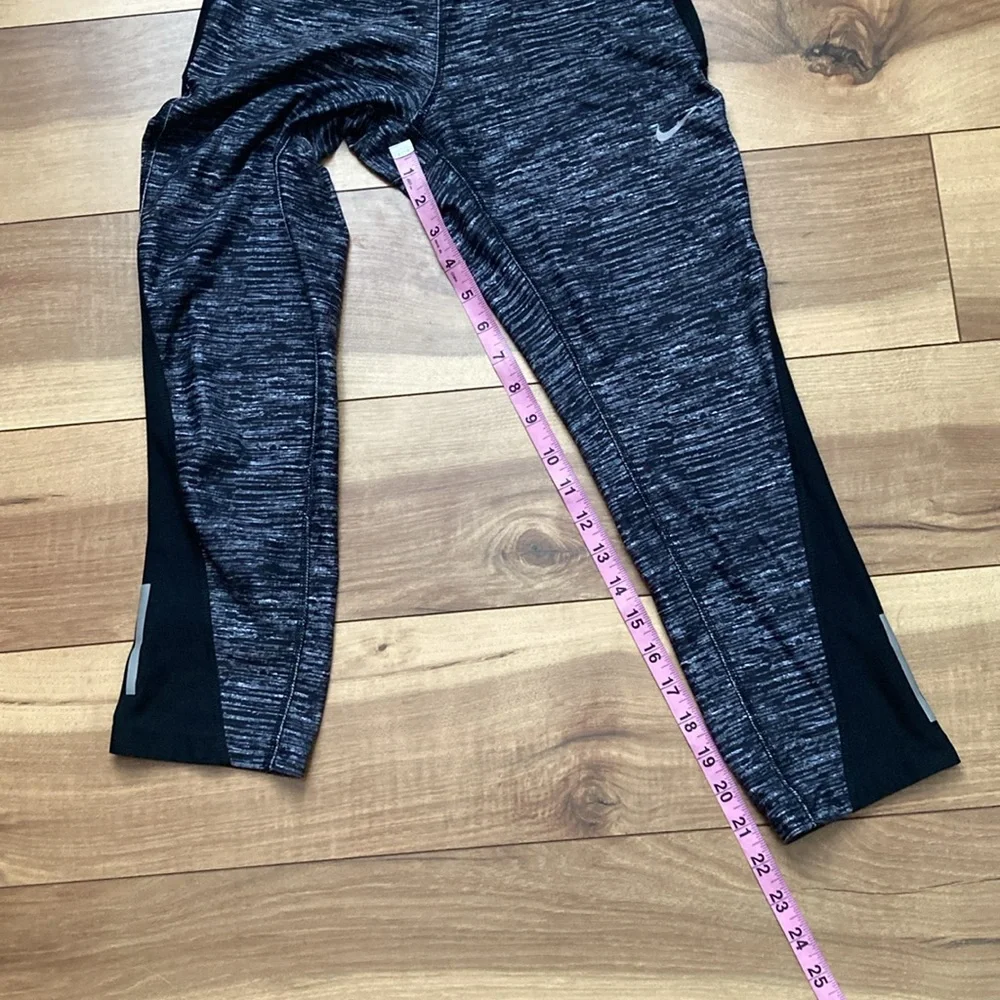 Nike DriFit Capri Marled Leggings. Size S